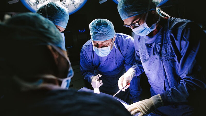 Male Surgeons Linked With Higher Subsequent Healthcare Costs